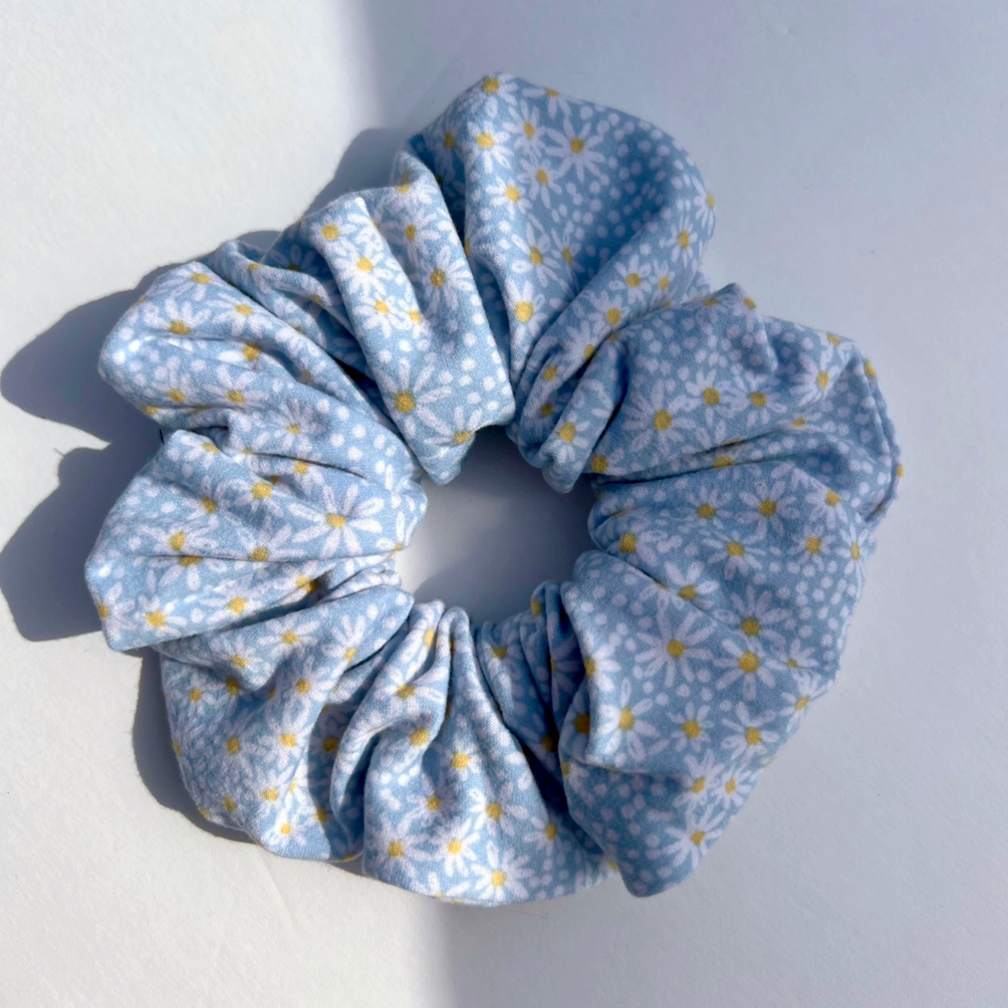 S020 - Tiny Daisies XL Scrunchie