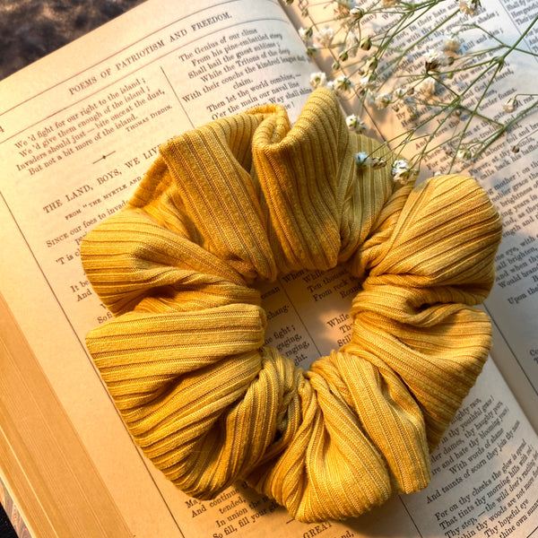 S010 - Golden Ribbed Sweater XL Scrunchie